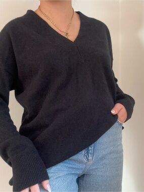 Lands' End Black 100% cashmere V-Neck Sweater